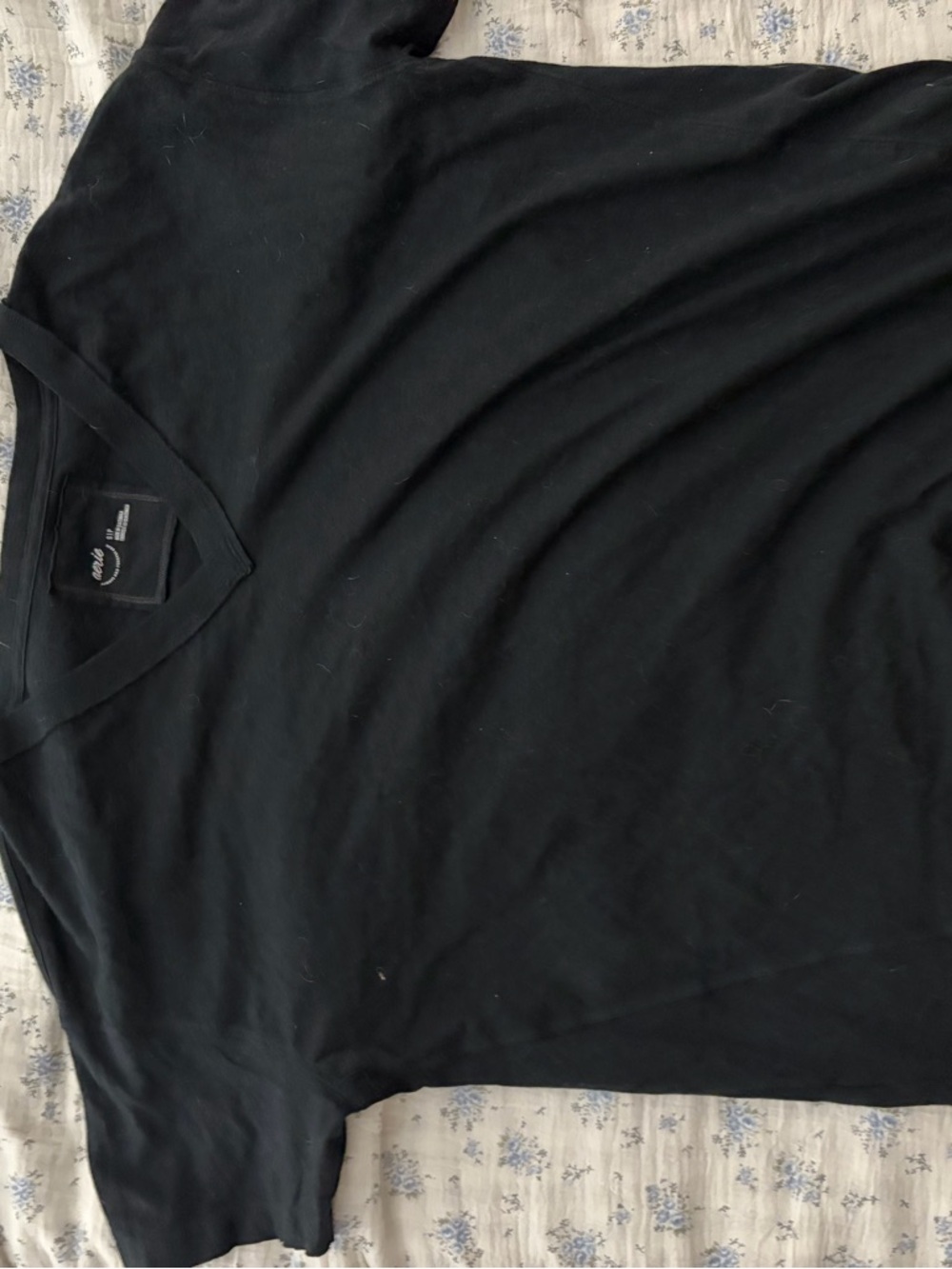 aerie Black V-Neck Short Sleeve Tee
Size small.